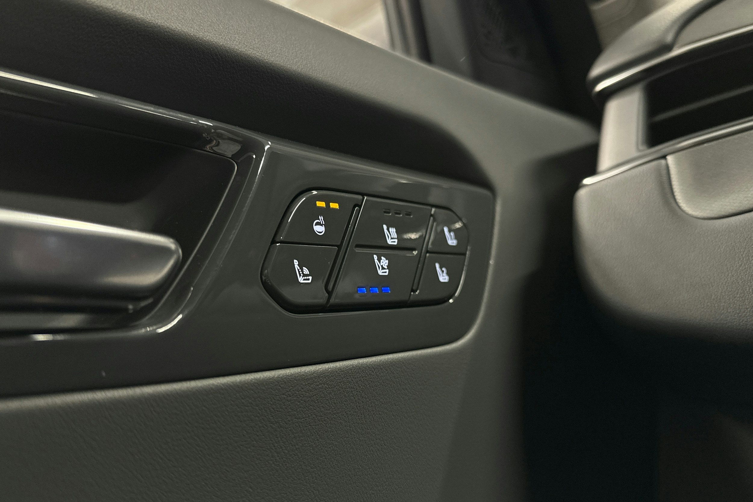 musta Kia EV9 2025 kuva 24.