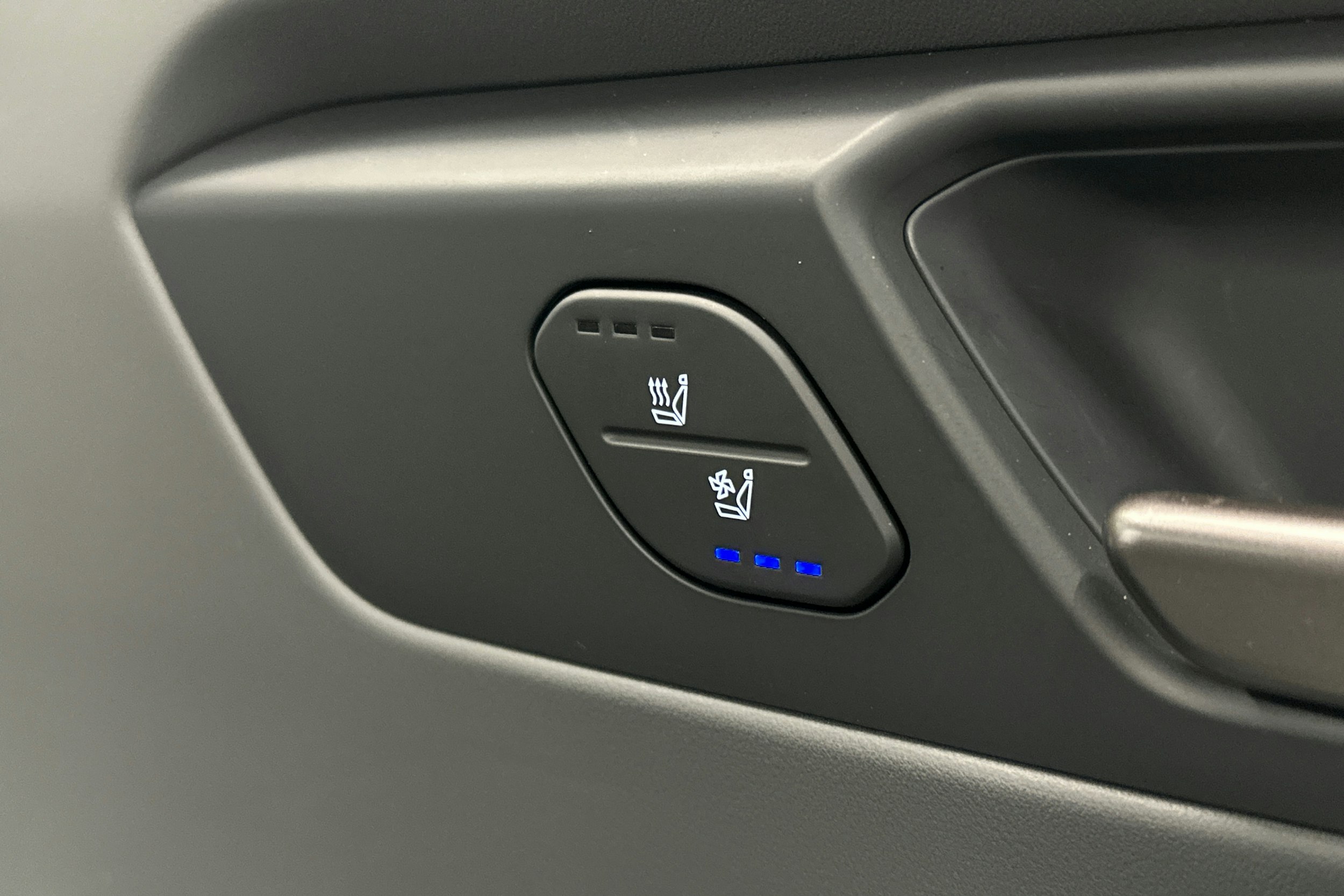 valkoinen Kia EV9 2025 kuva 21.