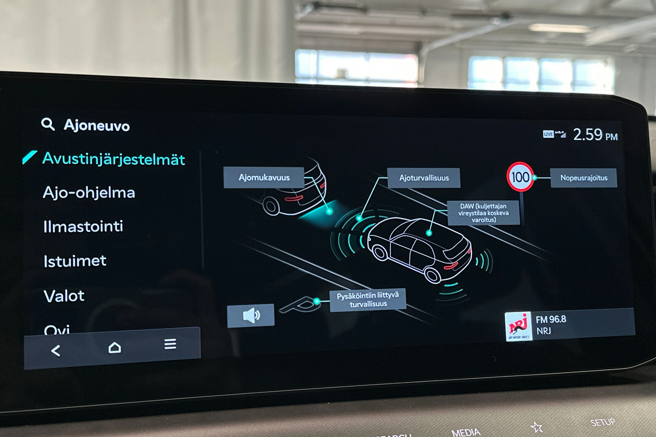 valkoinen Kia EV9 2025 kuva 30.