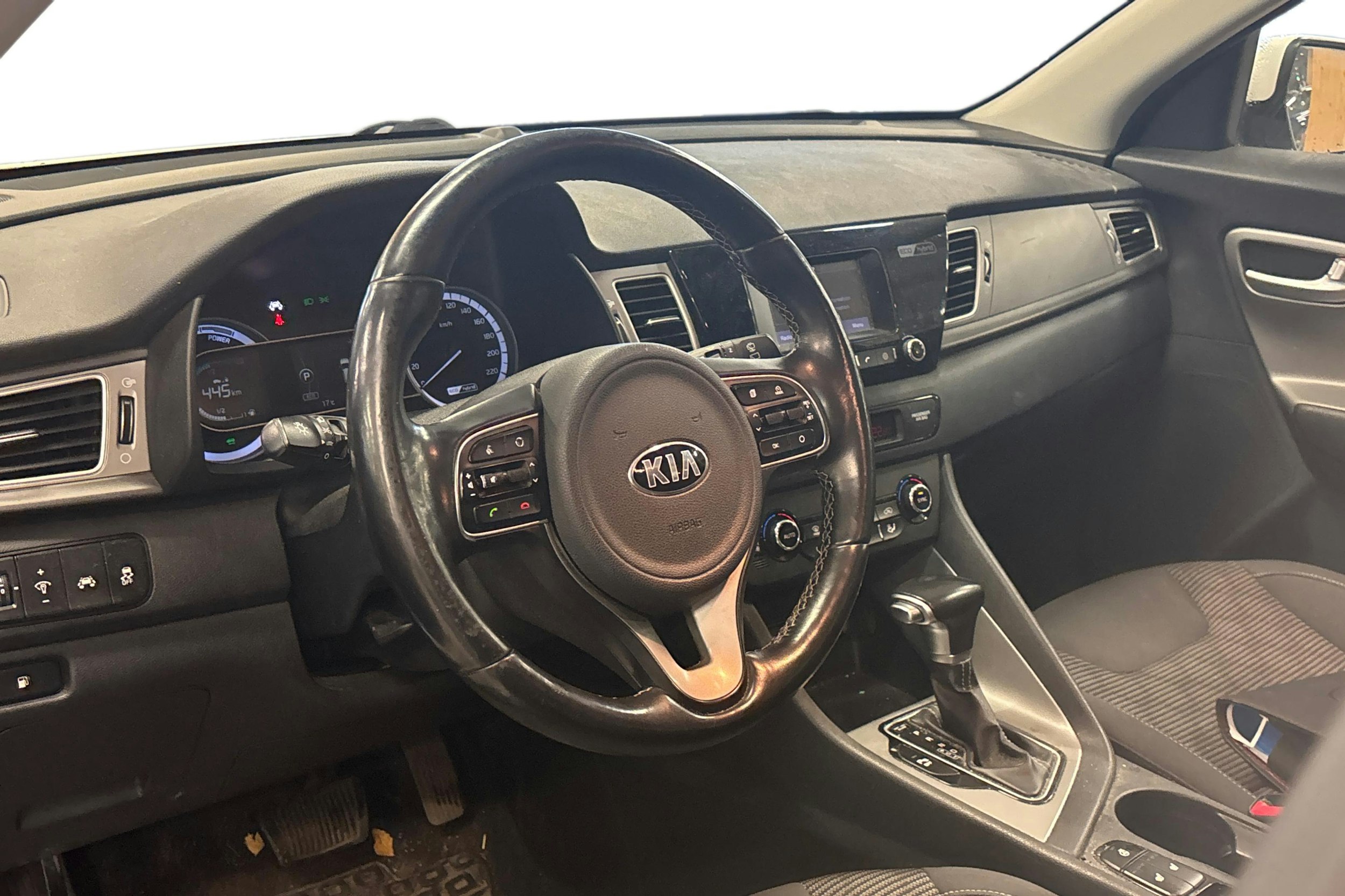 valkoinen Kia Niro 2017 kuva 3.