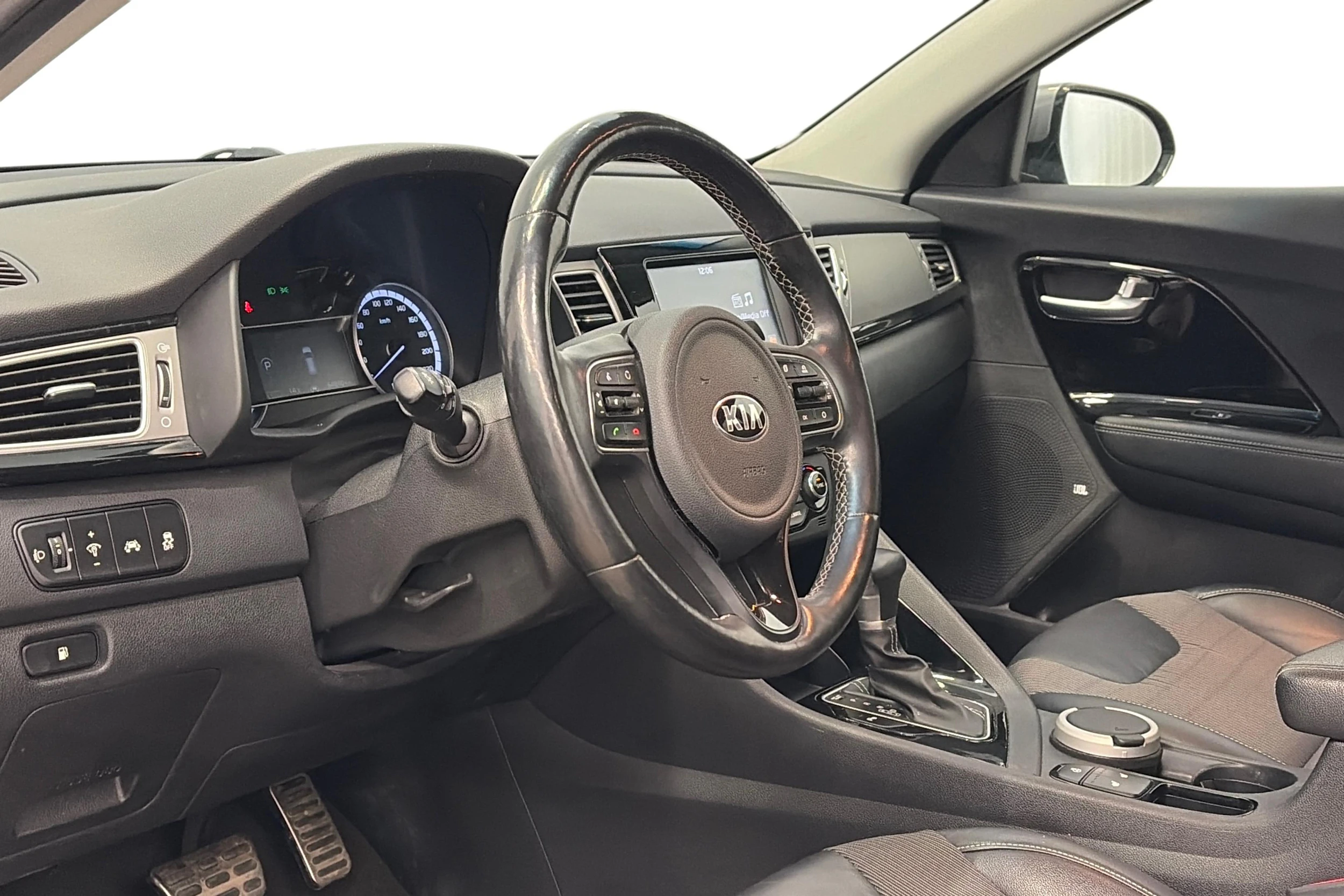 harmaa Kia Niro 2017 kuva 8.