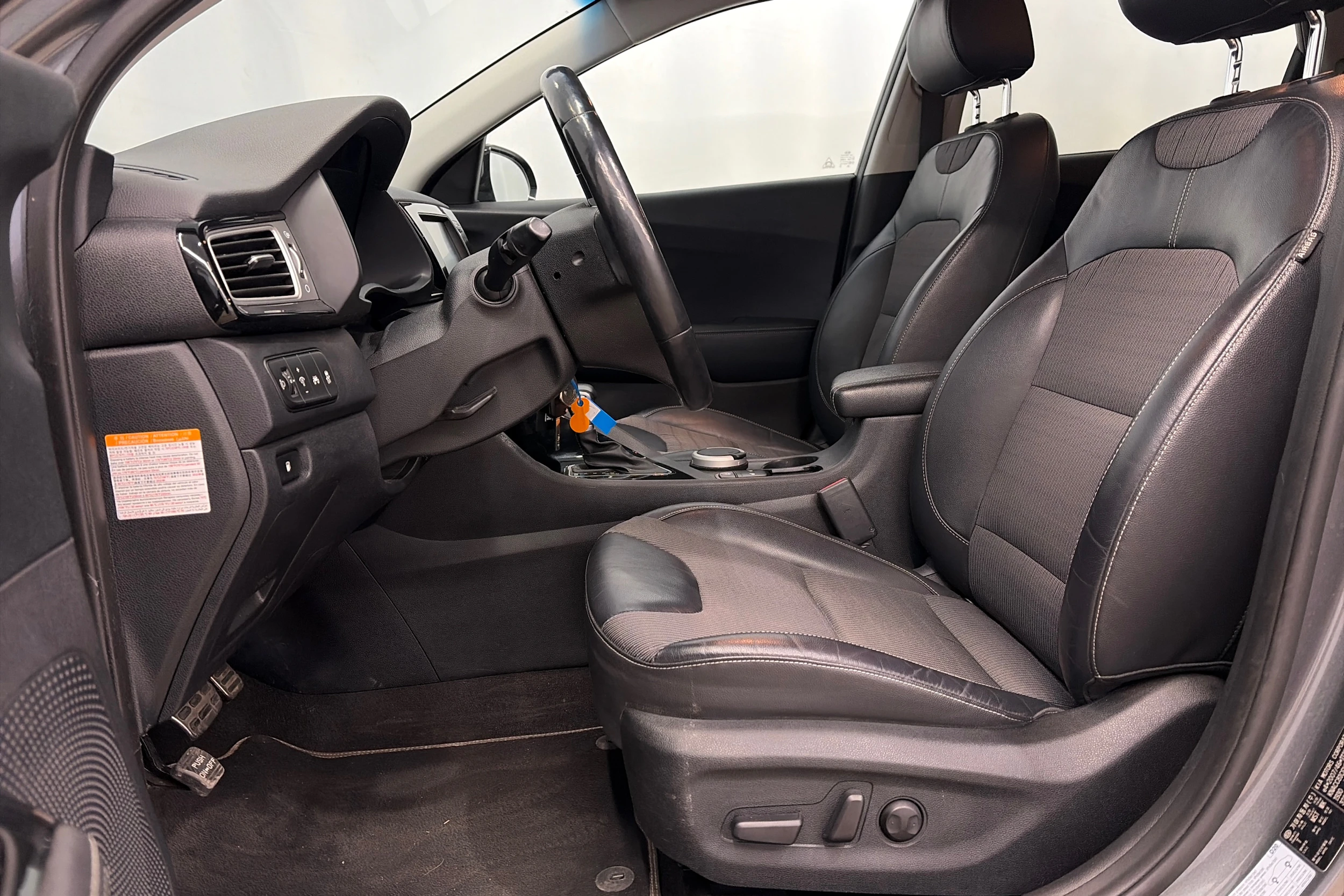 harmaa Kia Niro 2017 kuva 15.