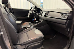 harmaa Kia Niro 2017 kuva 16.