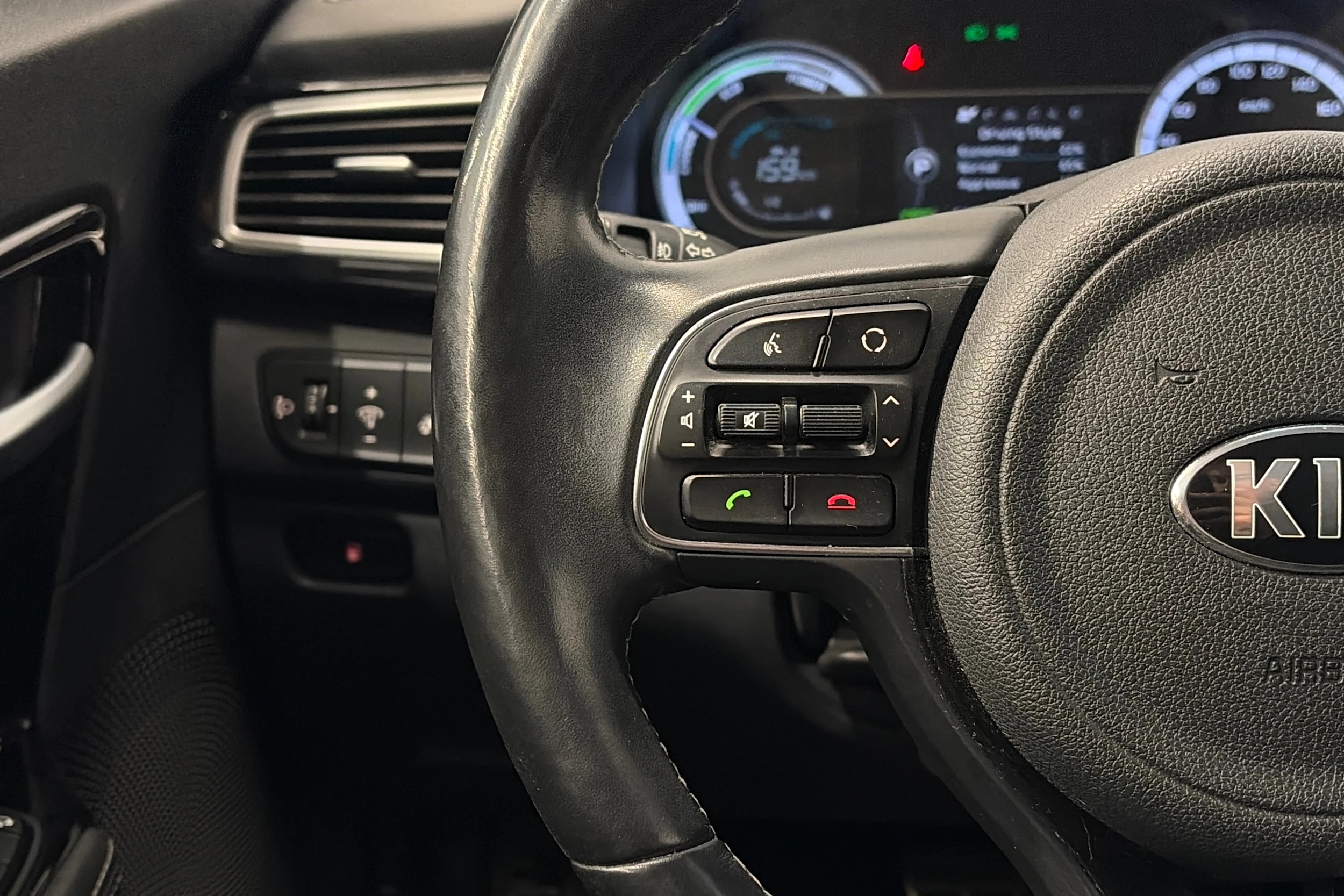 harmaa Kia Niro 2017 kuva 18.