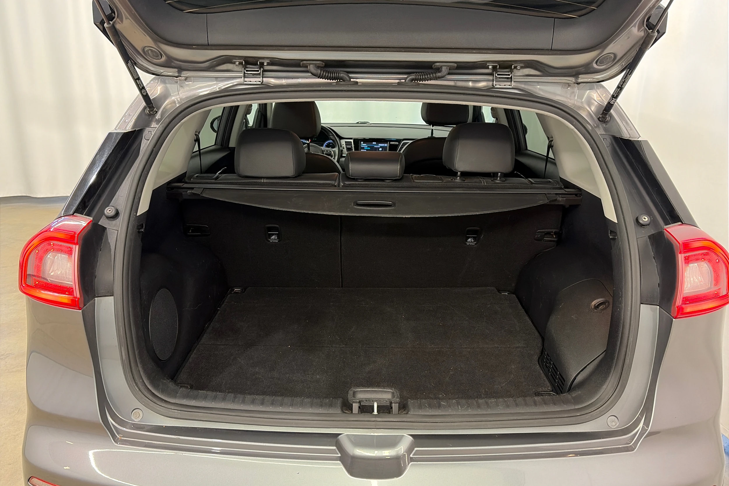 harmaa Kia Niro 2017 kuva 27.