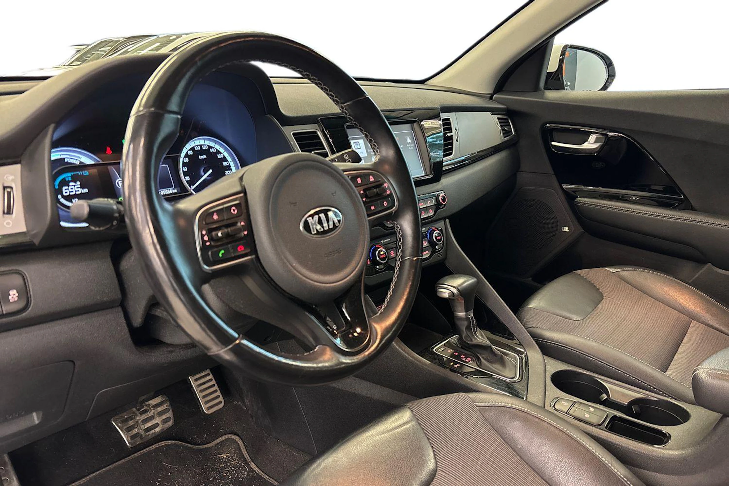 valkoinen Kia Niro 2017 kuva 3.