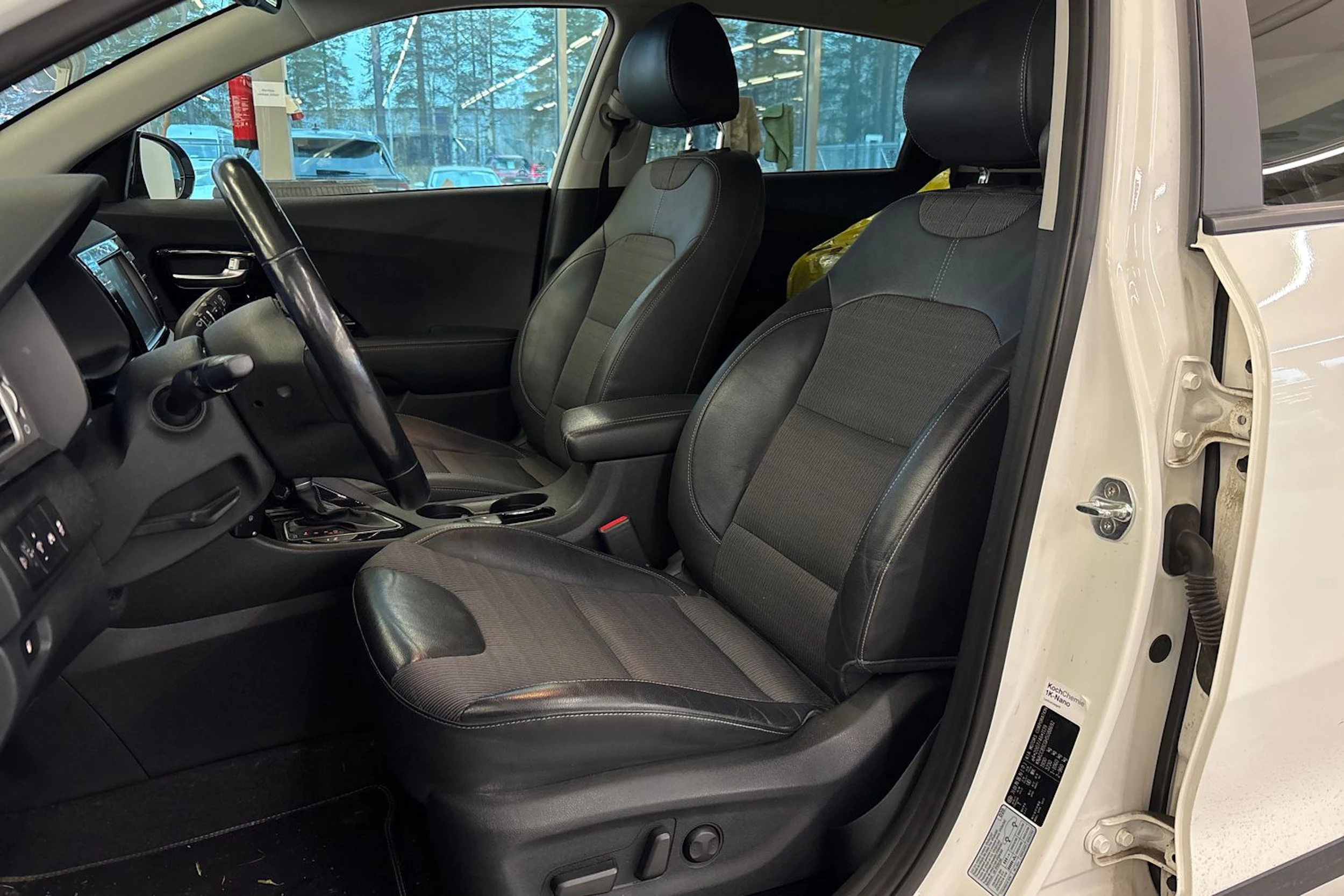valkoinen Kia Niro 2017 kuva 4.