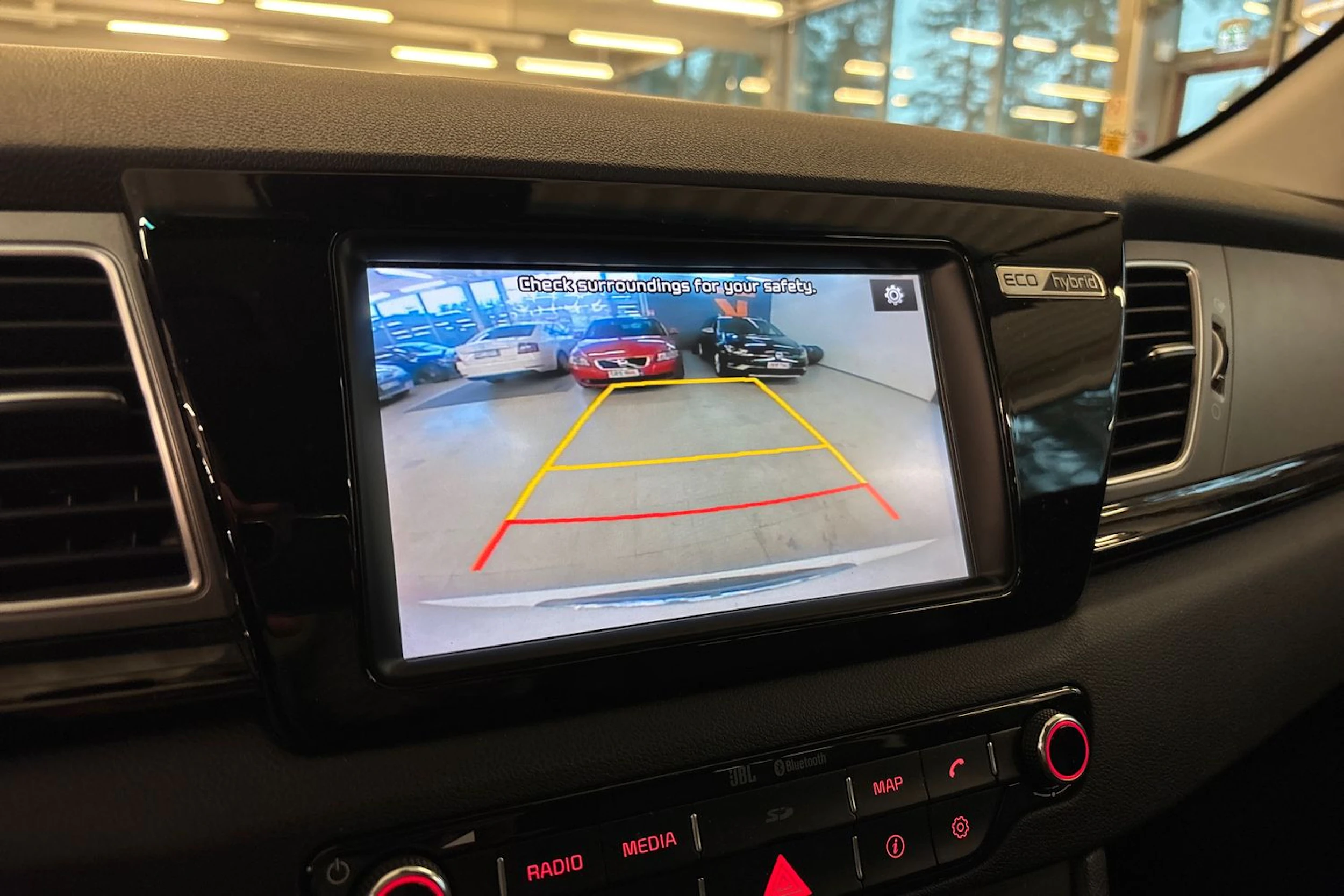 valkoinen Kia Niro 2017 kuva 6.