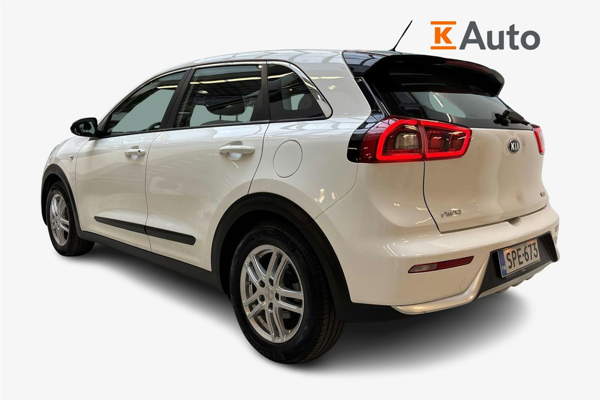 valkoinen Kia Niro 2017 kuva 2.