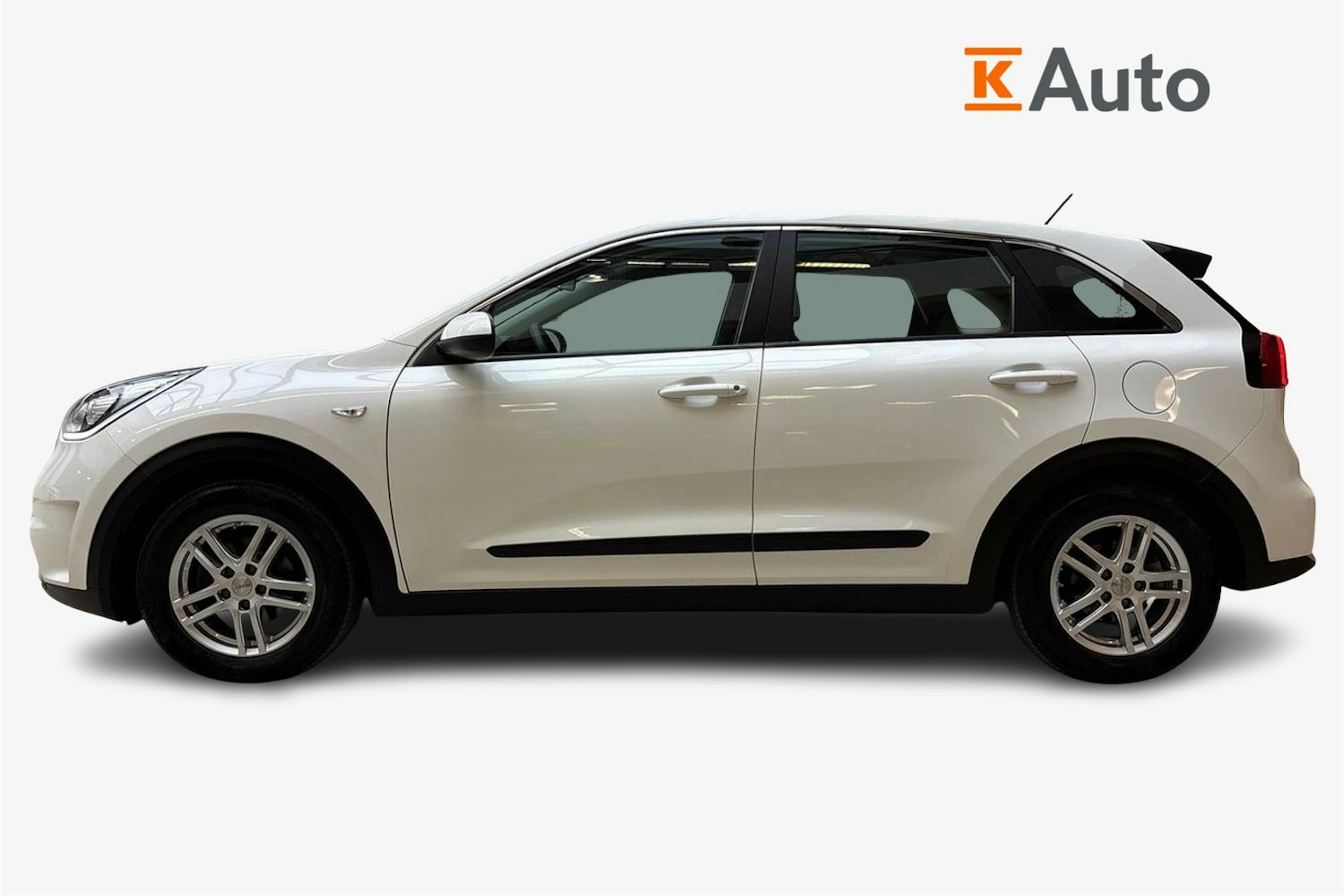valkoinen Kia Niro 2017 kuva 6.