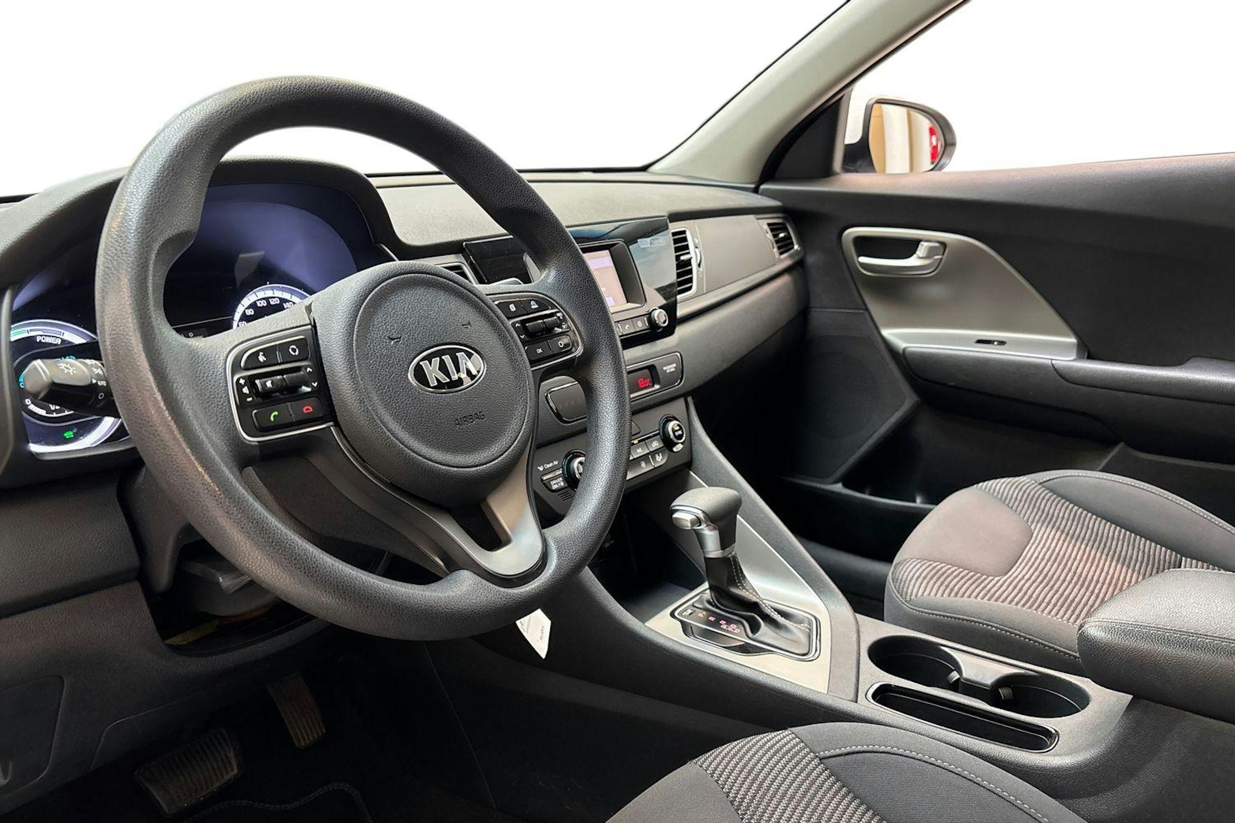 valkoinen Kia Niro 2017 kuva 7.