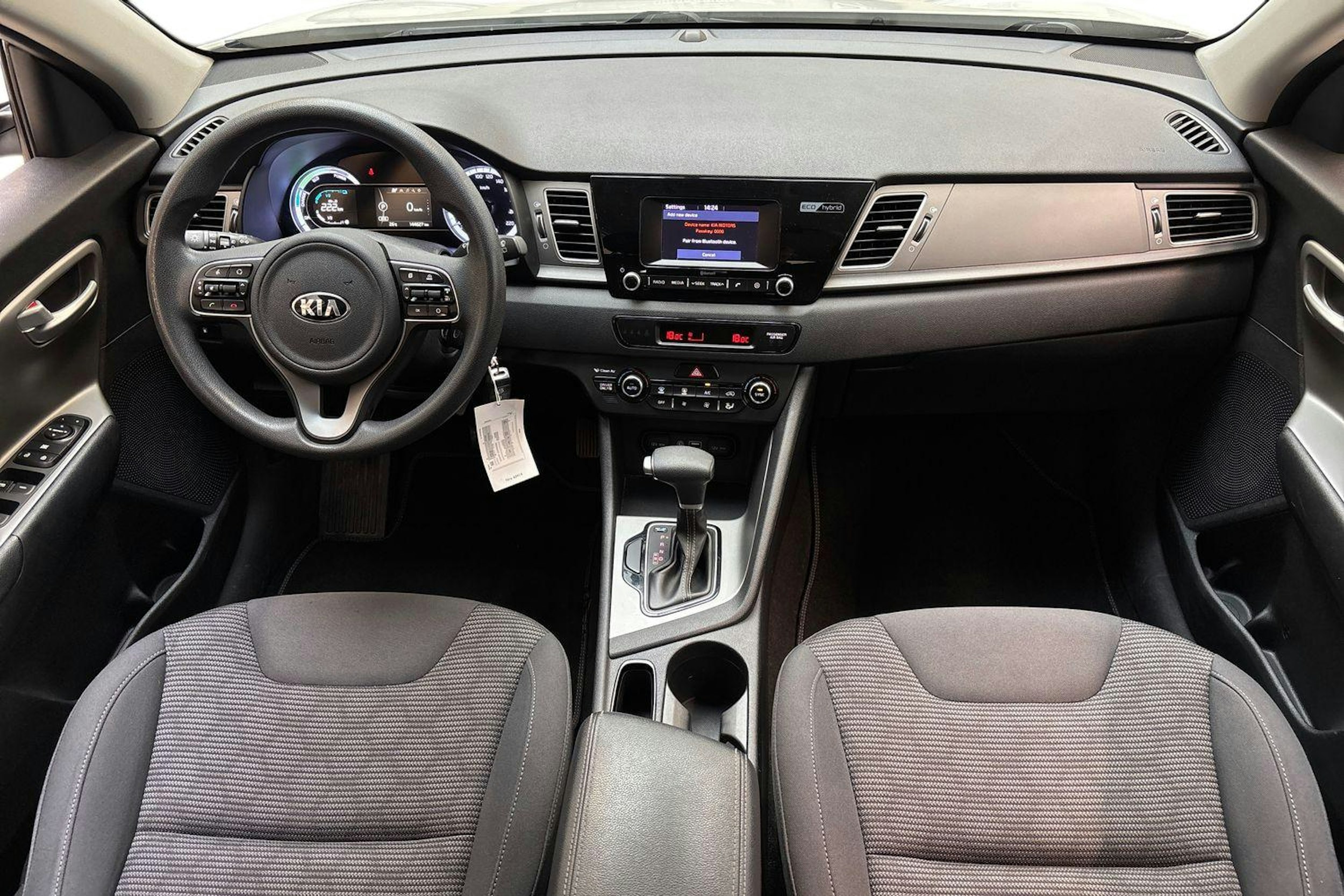 valkoinen Kia Niro 2017 kuva 9.
