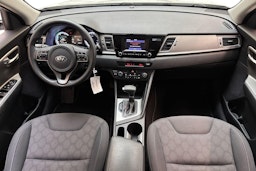 valkoinen Kia Niro 2017 kuva 9.