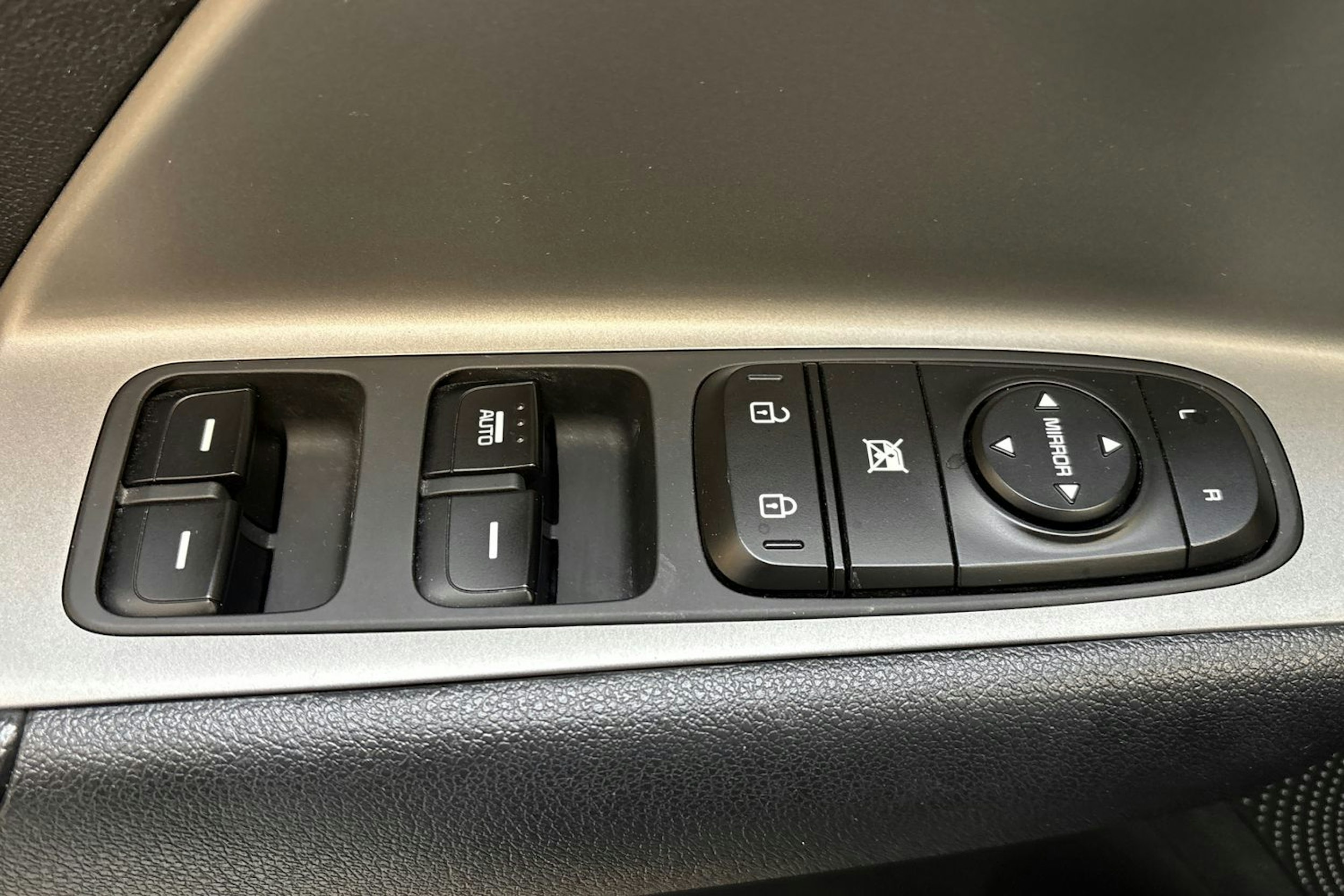 valkoinen Kia Niro 2017 kuva 16.