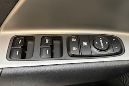 valkoinen Kia Niro 2017 kuva 16.