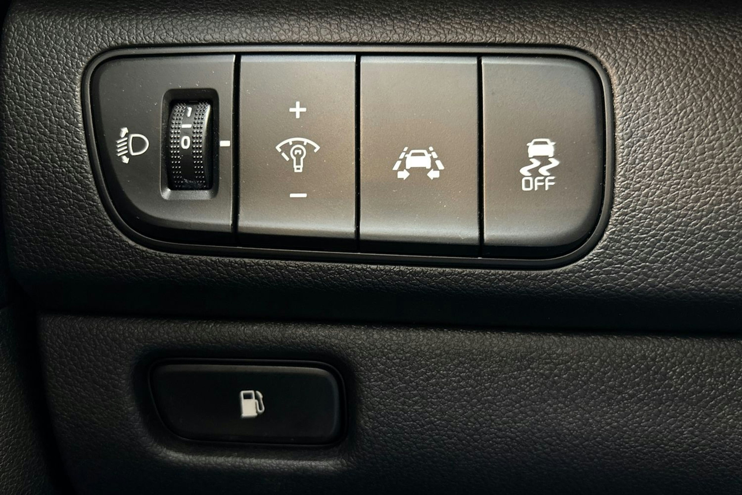 valkoinen Kia Niro 2017 kuva 17.