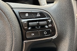 valkoinen Kia Niro 2017 kuva 19.