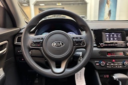 valkoinen Kia Niro 2017 kuva 20.