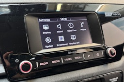 valkoinen Kia Niro 2017 kuva 22.