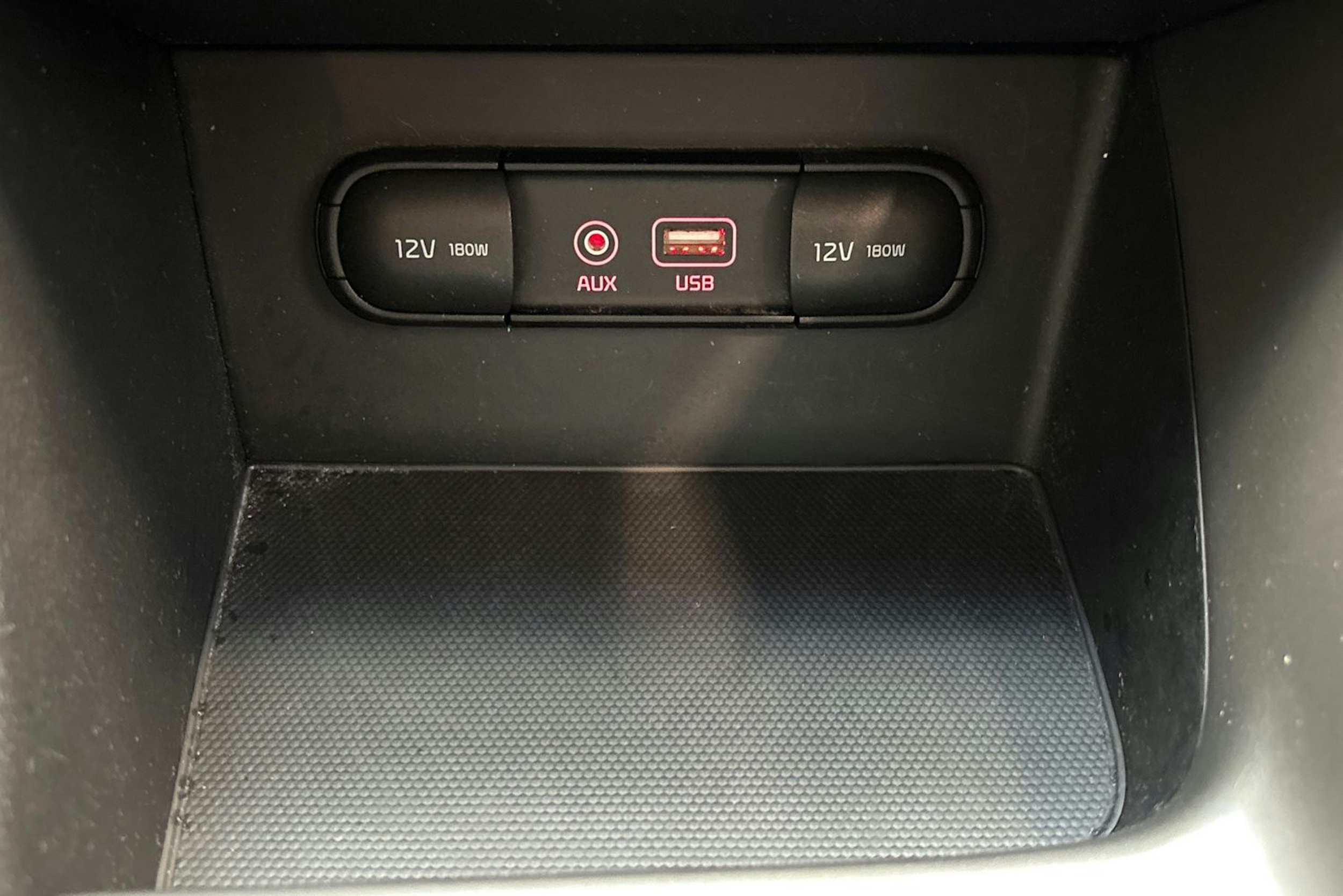 valkoinen Kia Niro 2017 kuva 25.
