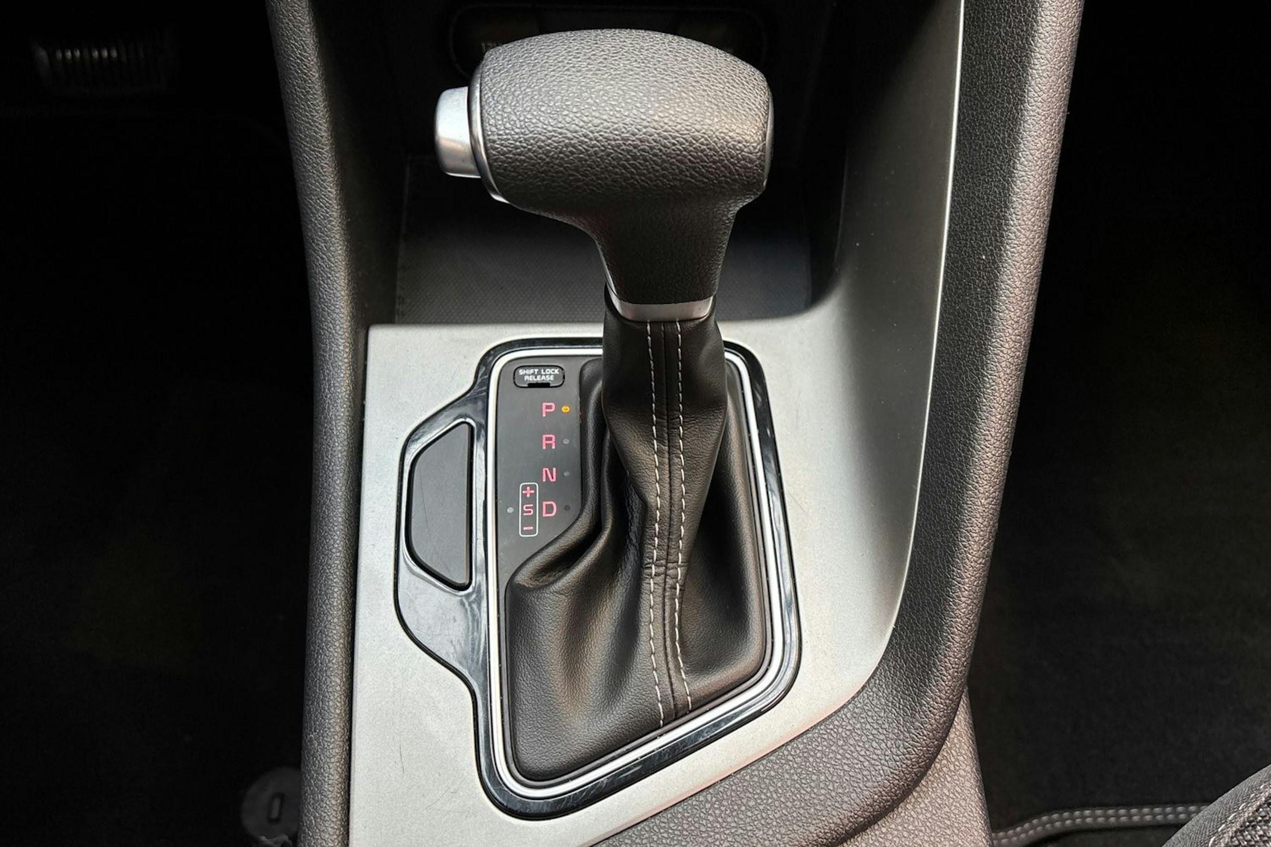 valkoinen Kia Niro 2017 kuva 26.