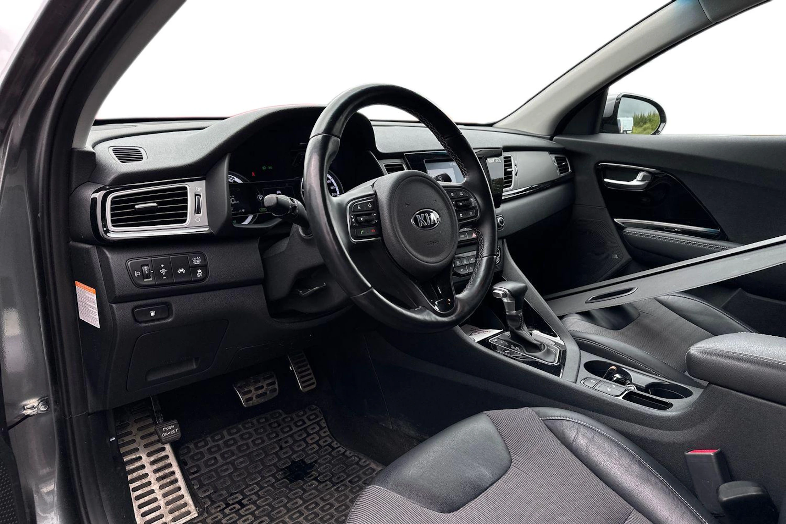 harmaa Kia Niro 2018 kuva 3.