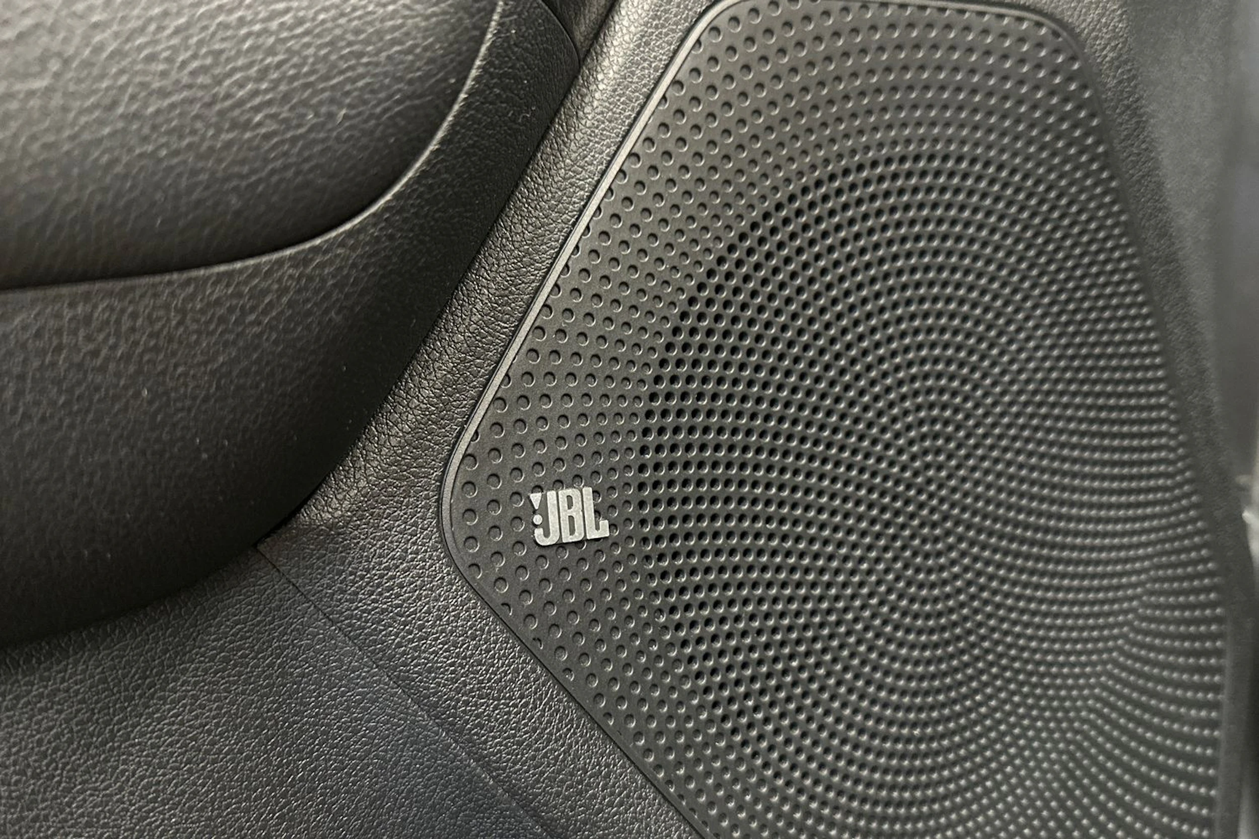 harmaa Kia Niro 2018 kuva 15.
