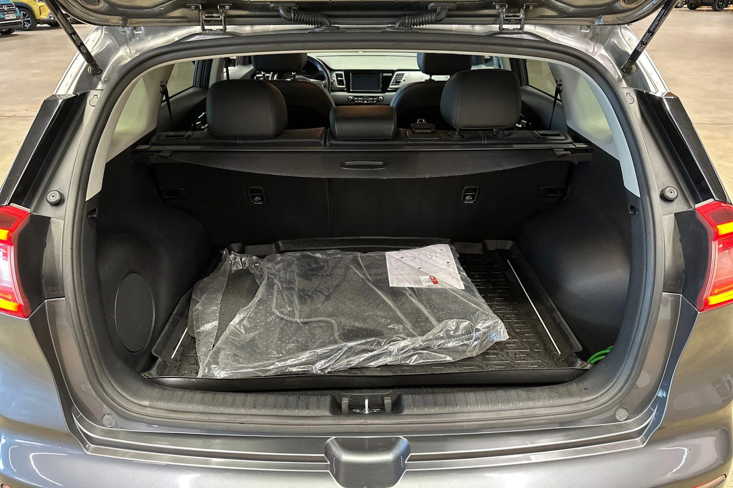 harmaa Kia Niro 2018 kuva 27.