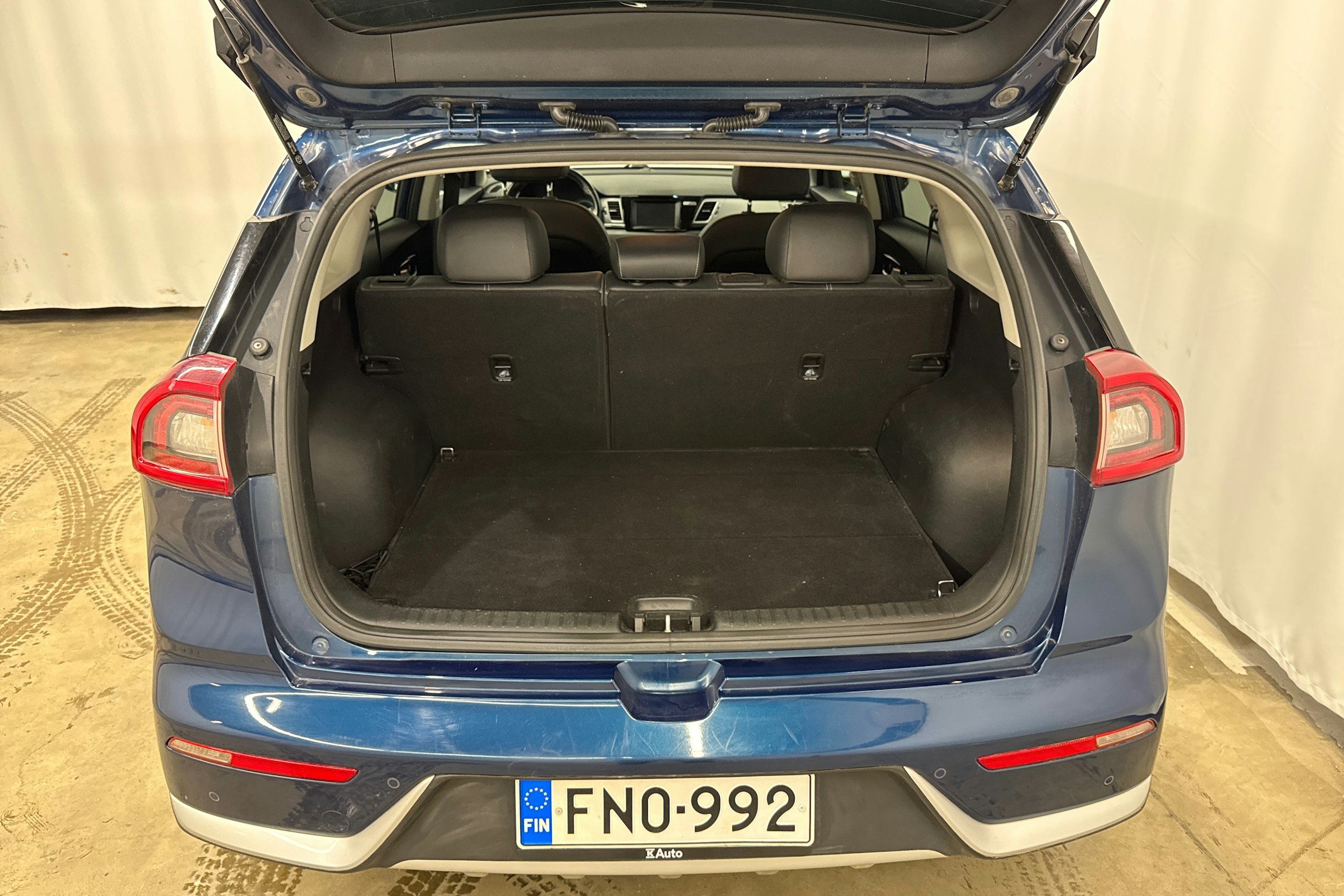 sininen Kia Niro 2018 kuva 13.