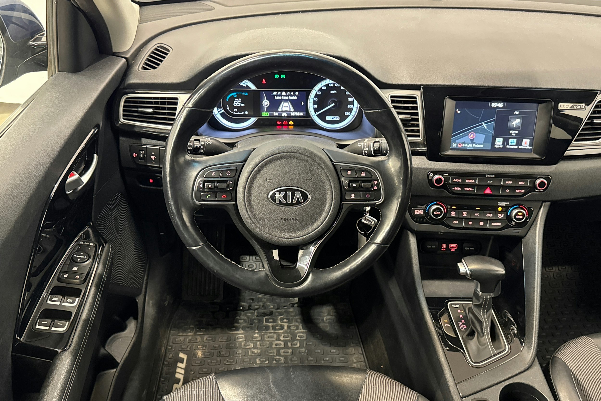 sininen Kia Niro 2018 kuva 15.