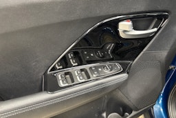 sininen Kia Niro 2018 kuva 16.