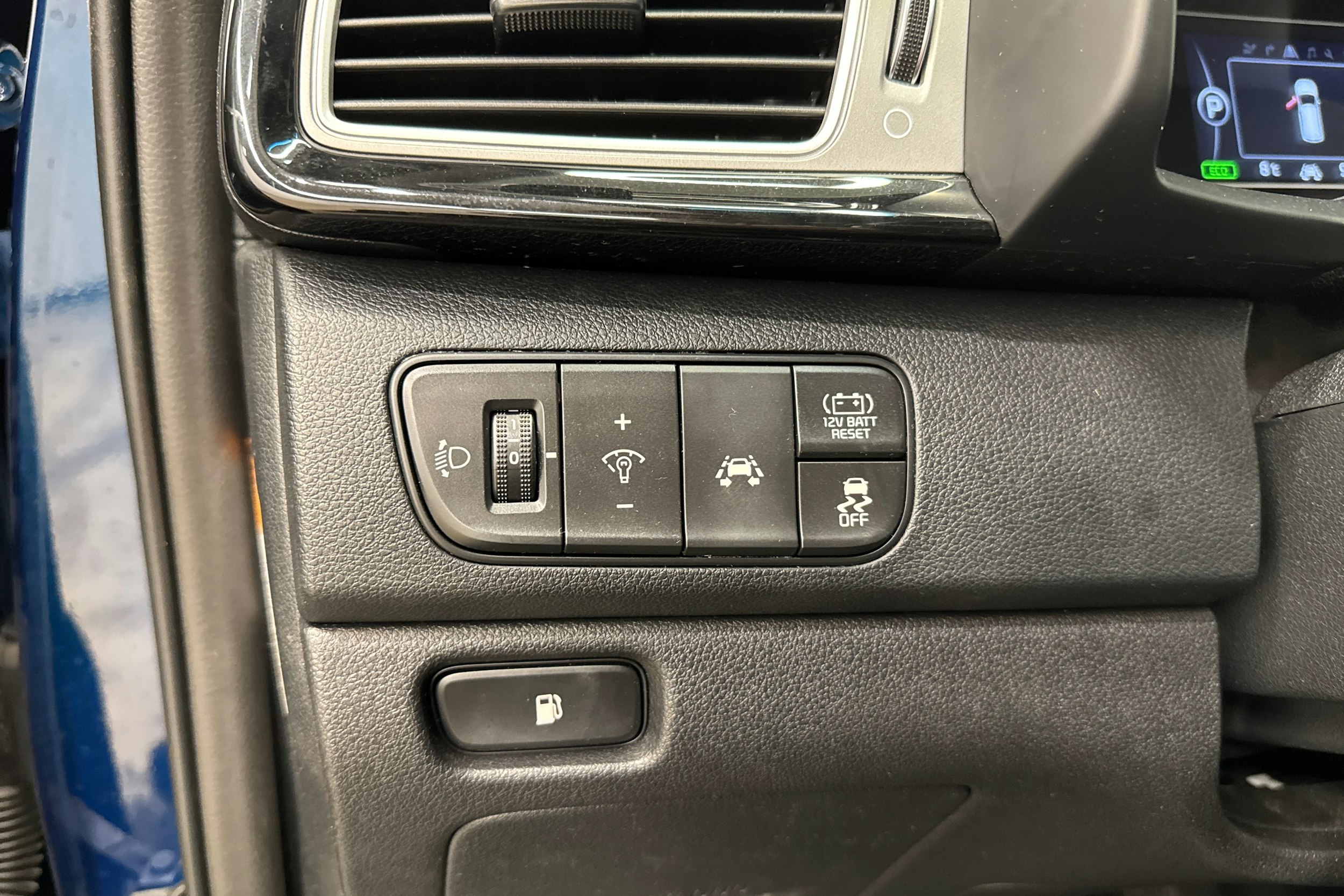 sininen Kia Niro 2018 kuva 17.