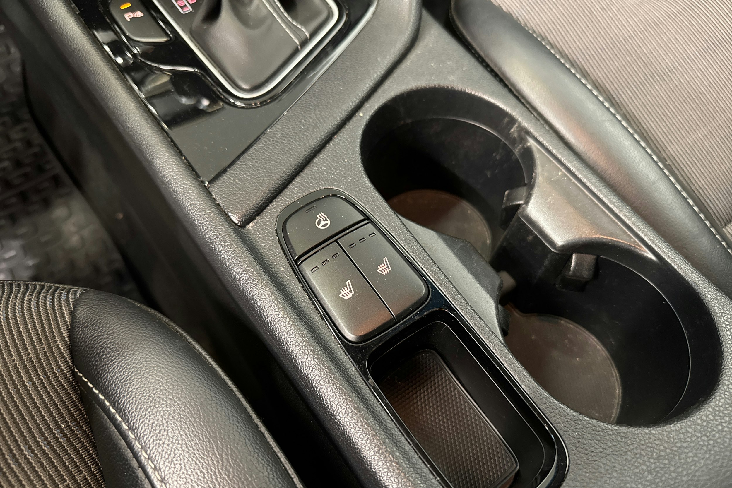 sininen Kia Niro 2018 kuva 18.