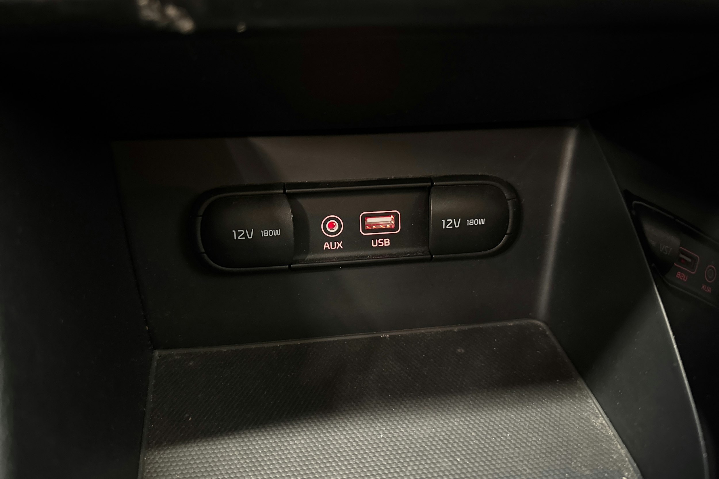 sininen Kia Niro 2018 kuva 20.