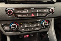 sininen Kia Niro 2018 kuva 21.