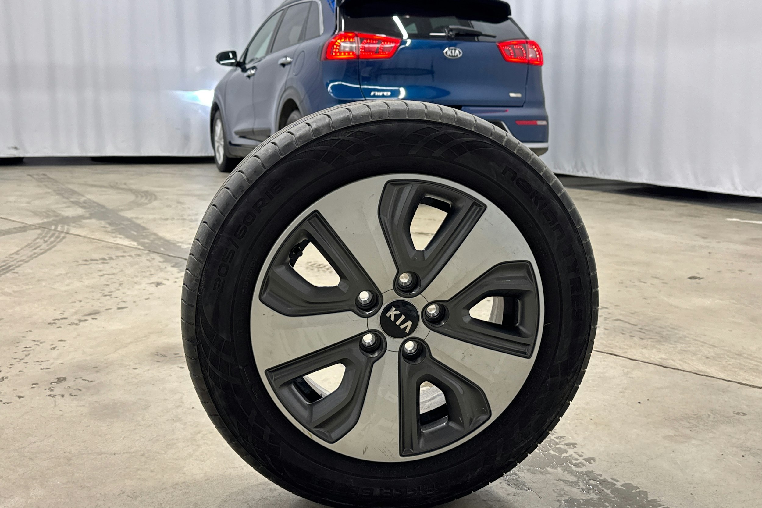 sininen Kia Niro 2018 kuva 29.