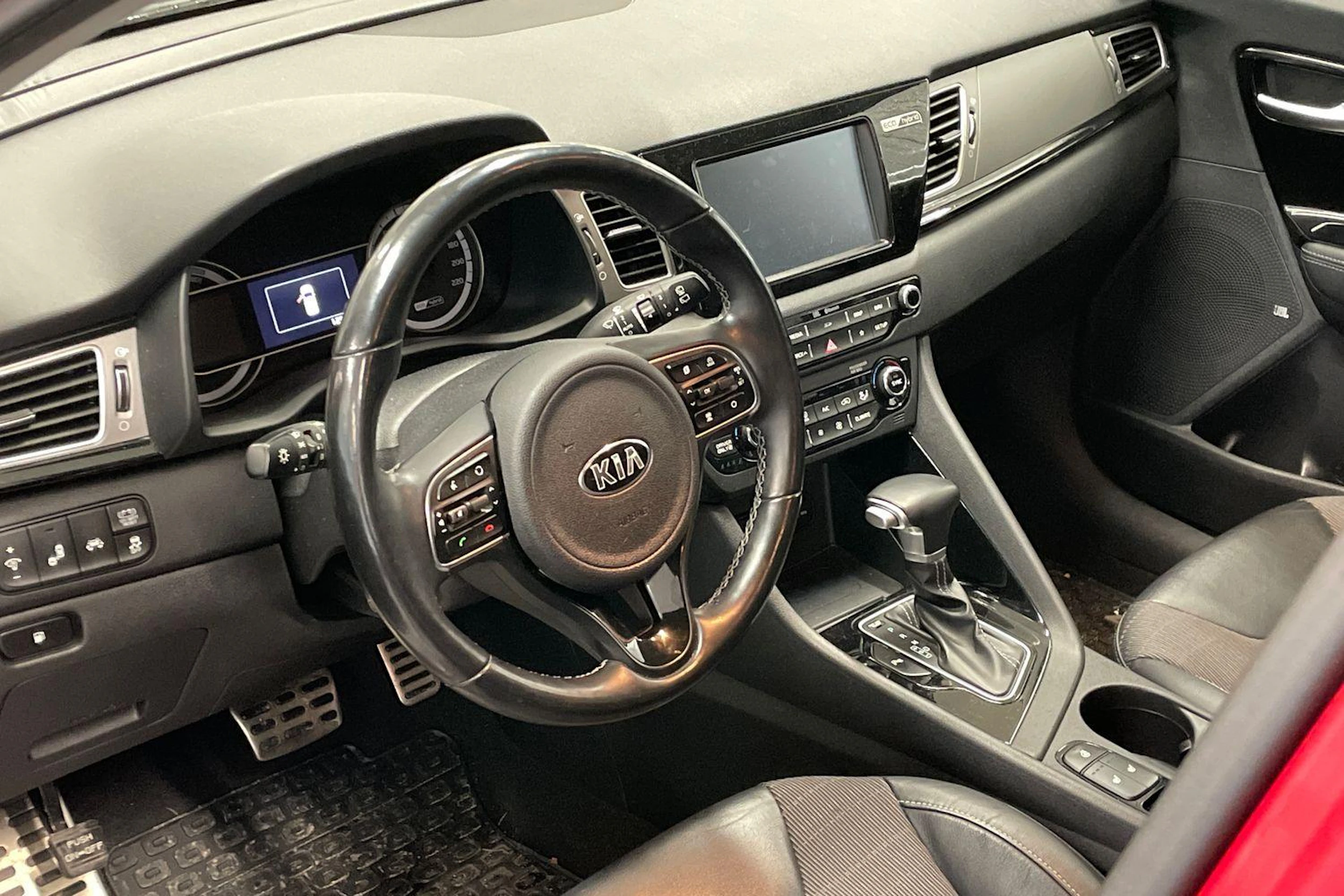 punainen Kia Niro 2018 kuva 3.