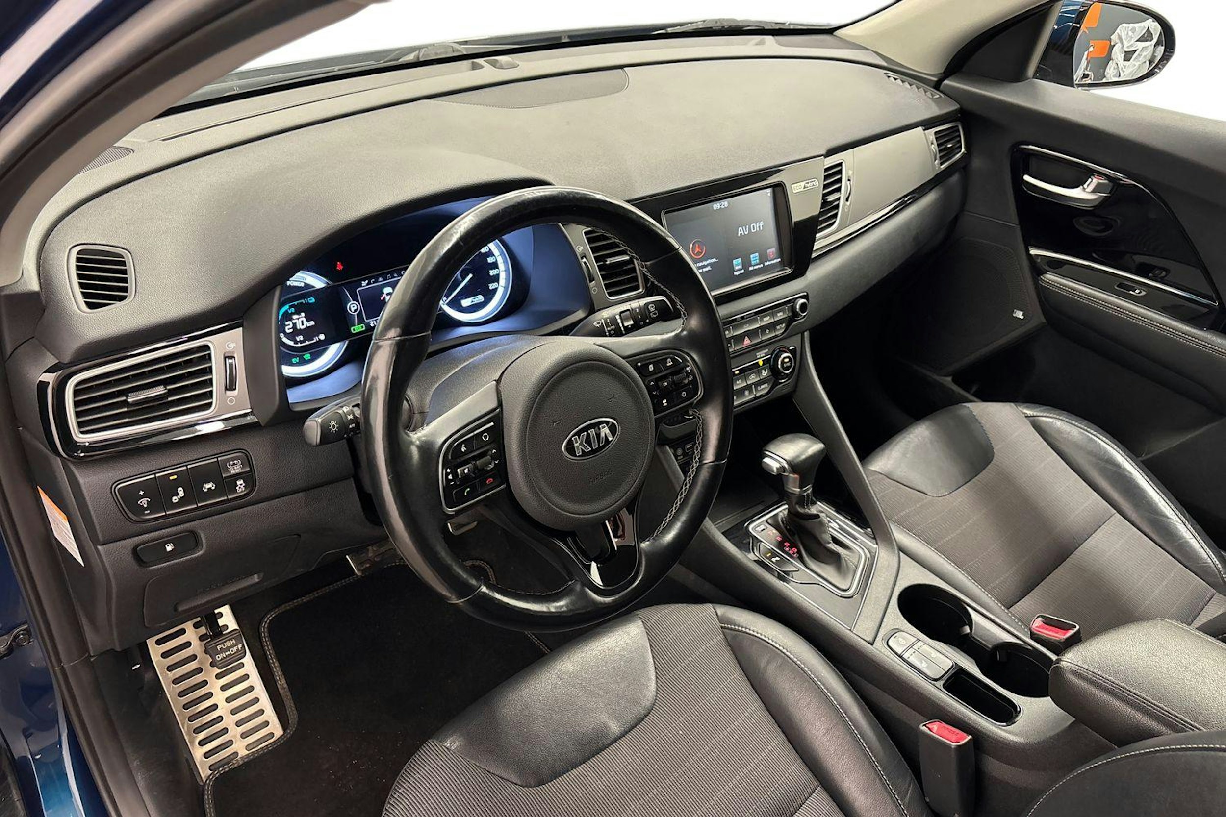 sininen Kia Niro 2019 kuva 7.