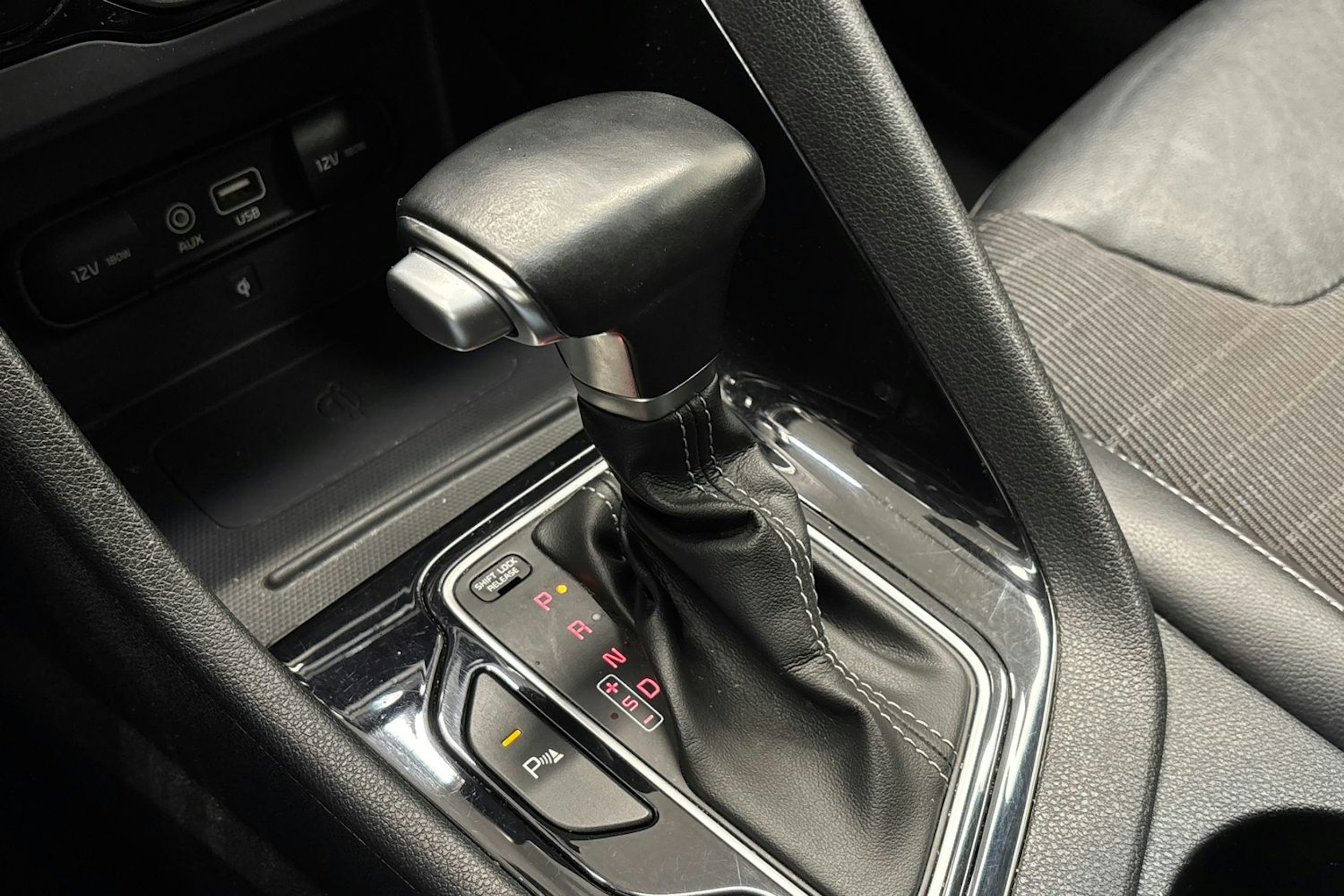 sininen Kia Niro 2019 kuva 25.