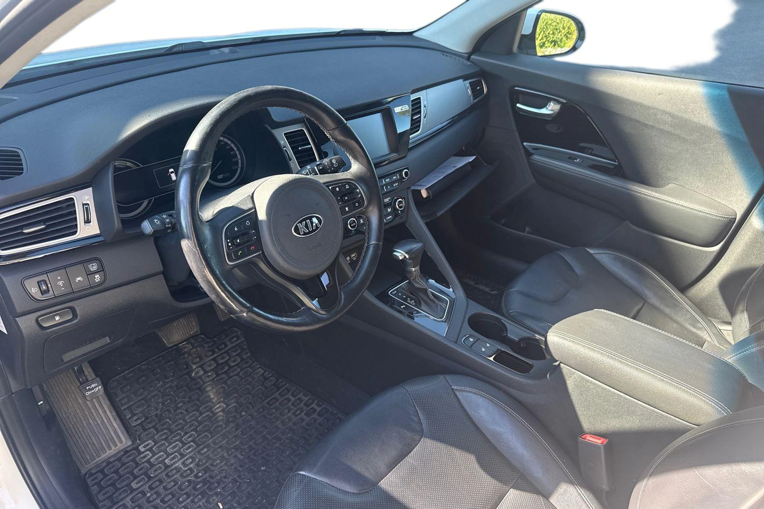 valkoinen Kia Niro 2018 kuva 3.
