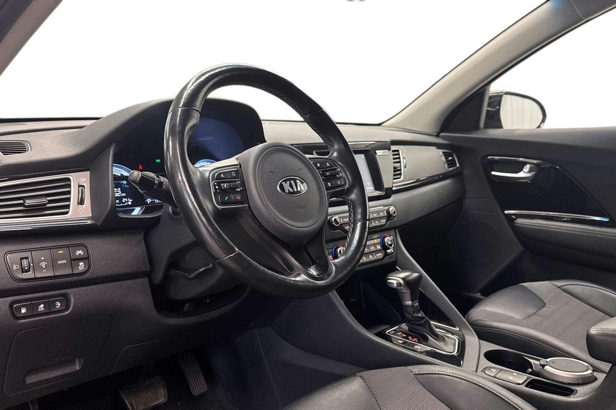 musta Kia Niro 2019 kuva 7.