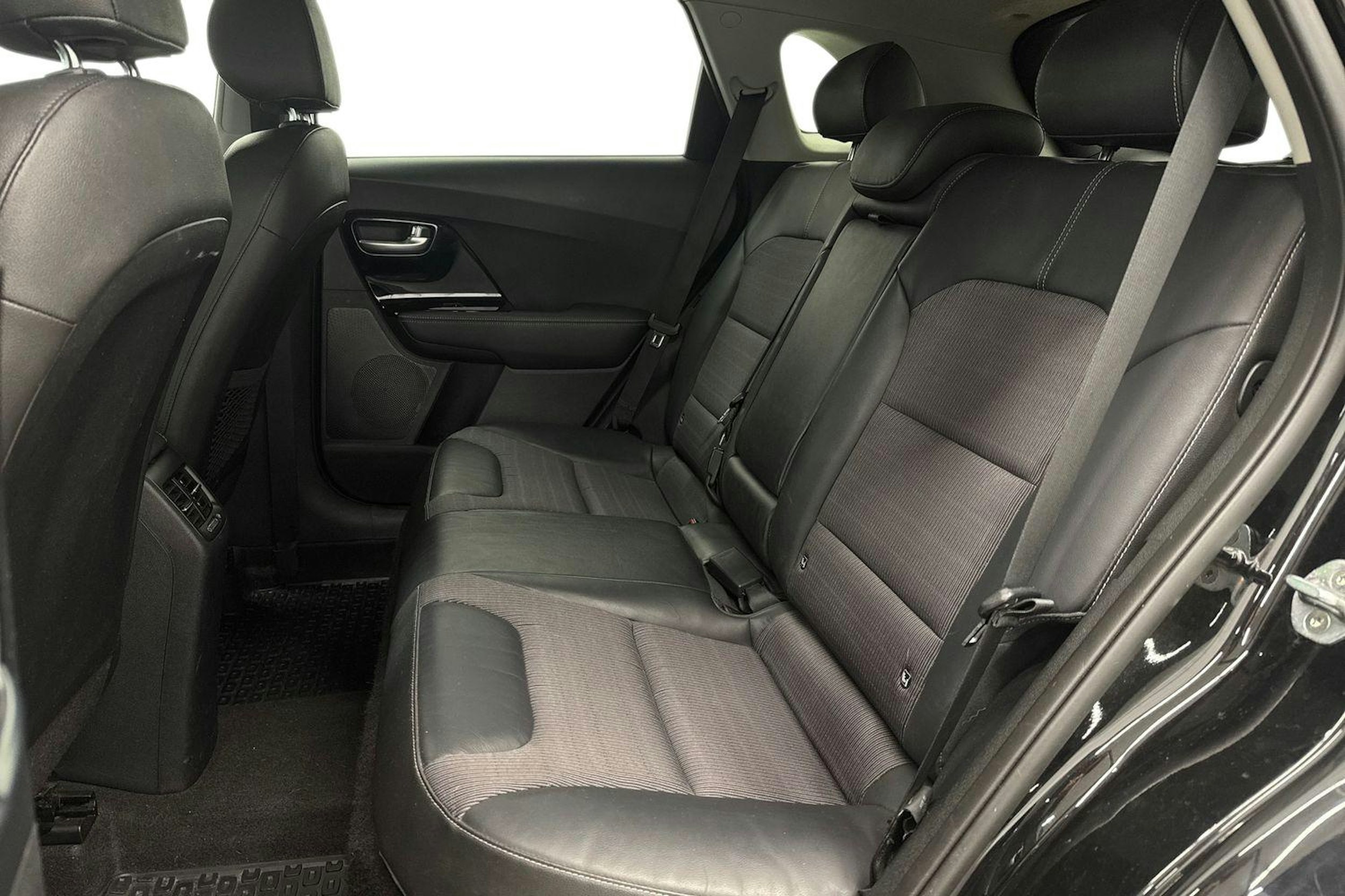 musta Kia Niro 2019 kuva 10.