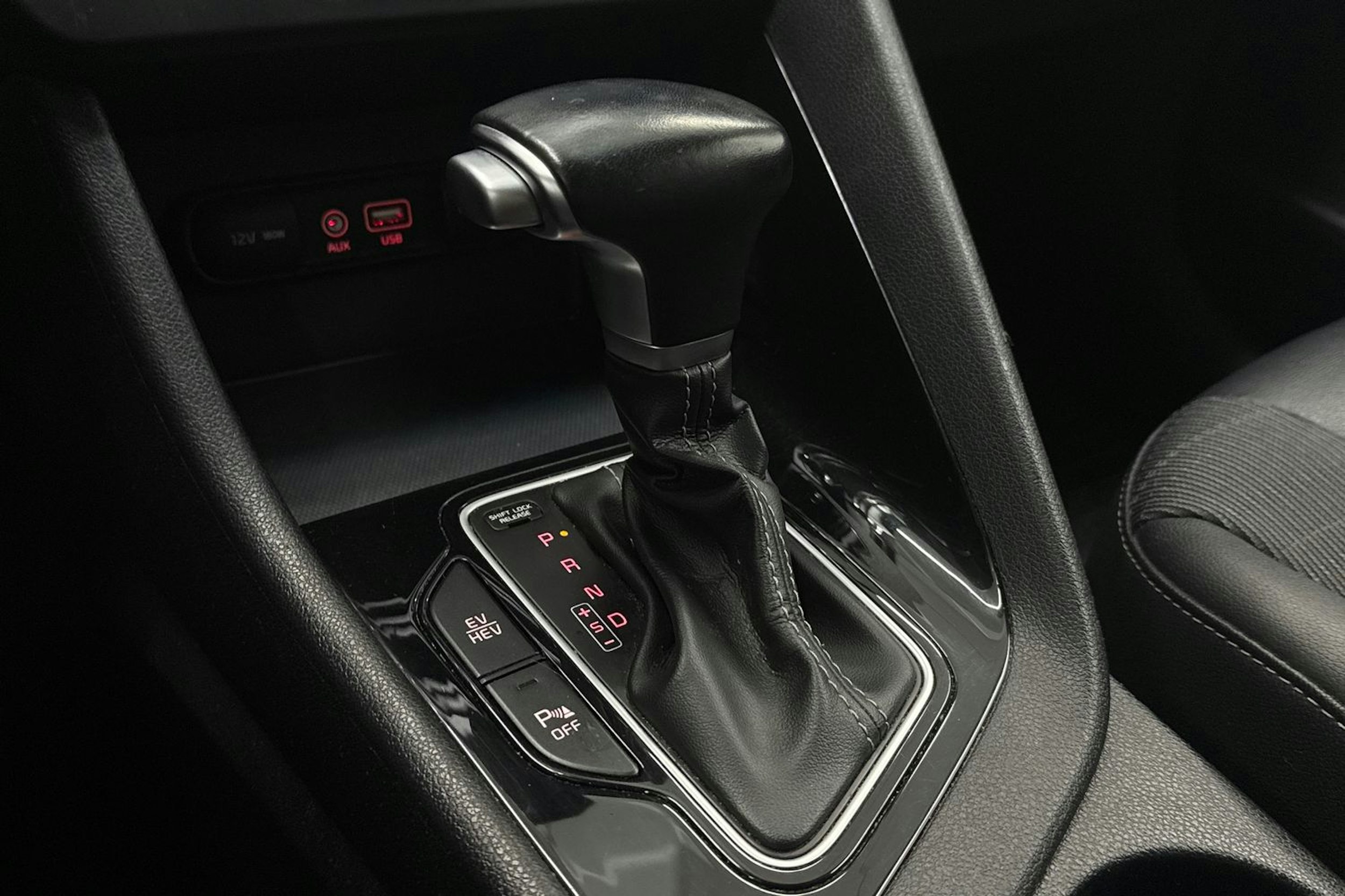 musta Kia Niro 2019 kuva 20.