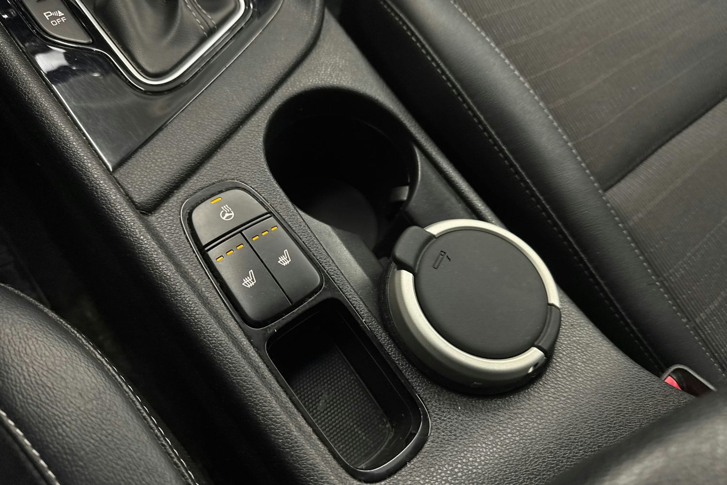 musta Kia Niro 2019 kuva 21.