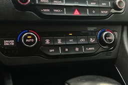 musta Kia Niro 2019 kuva 23.