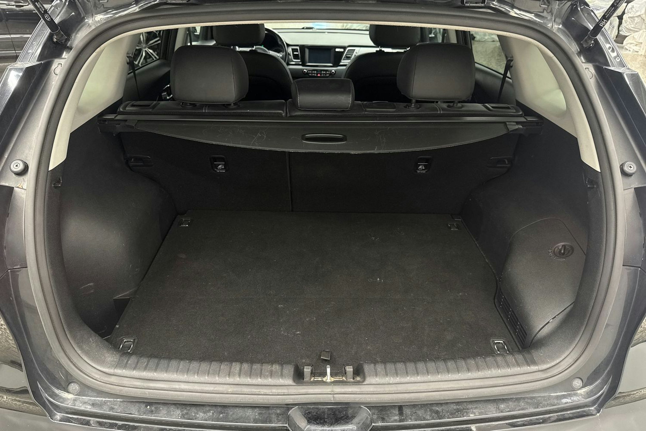 musta Kia Niro 2019 kuva 32.