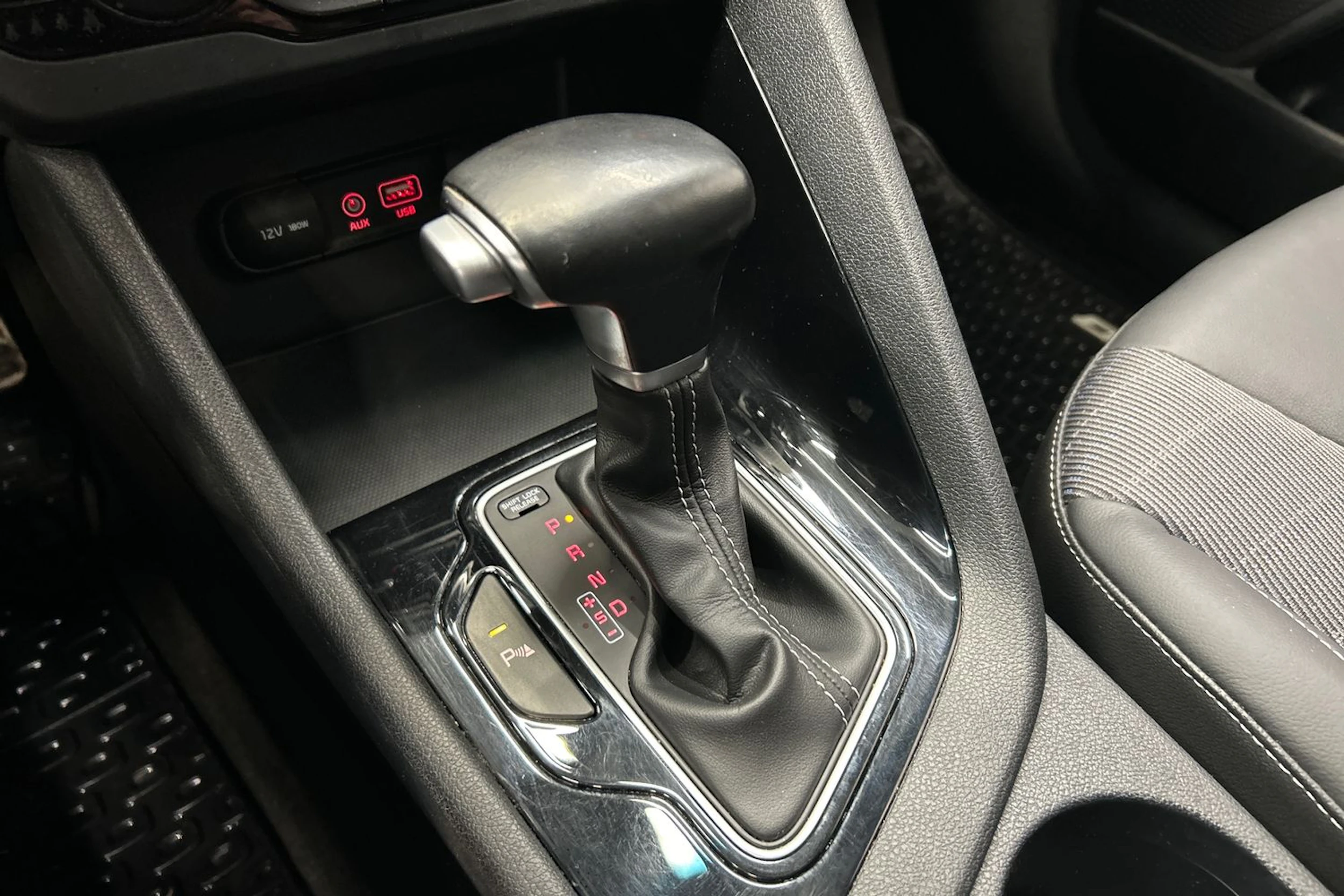 ruskea (beige) Kia Niro 2019 kuva 22.