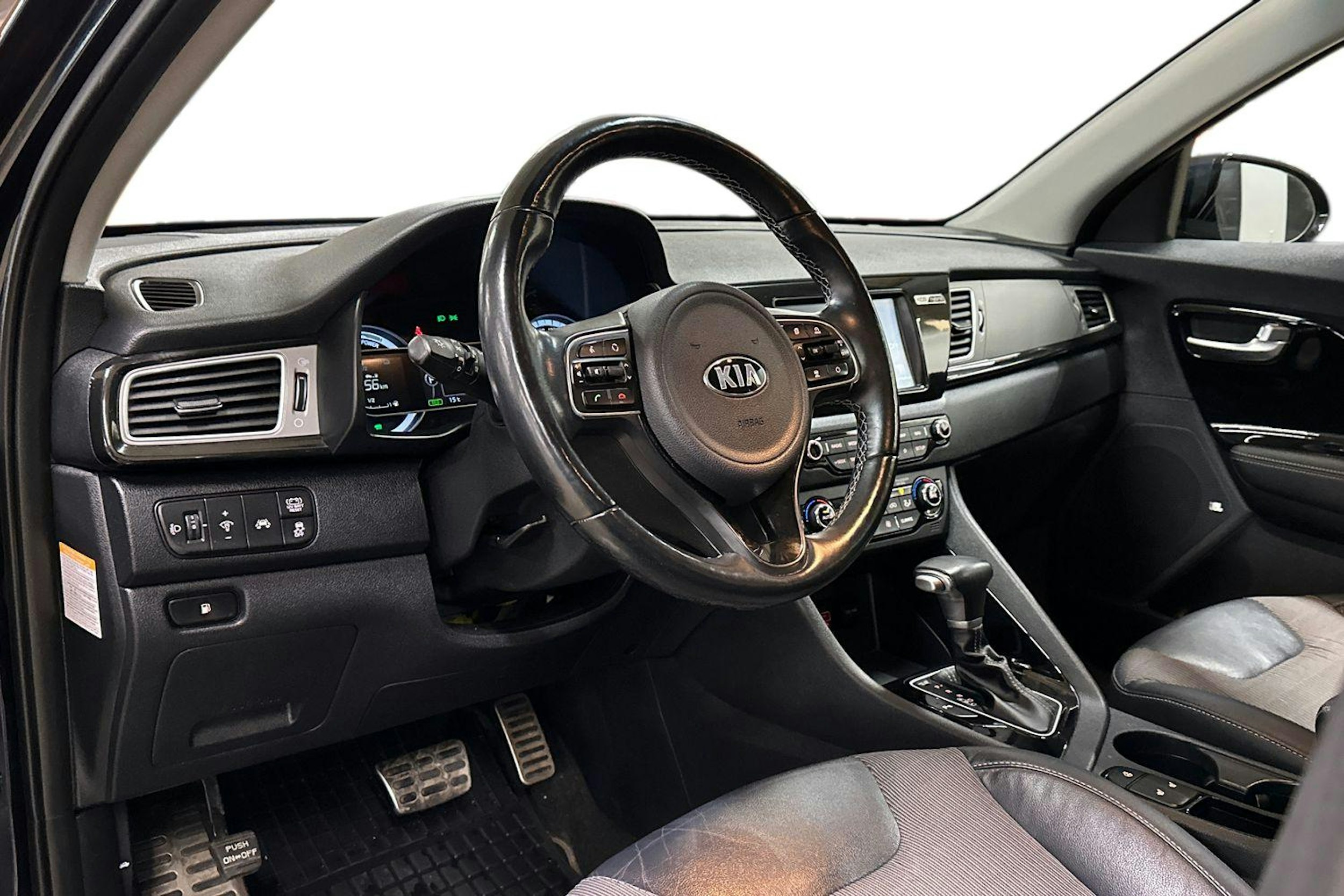 sininen Kia Niro 2019 kuva 7.