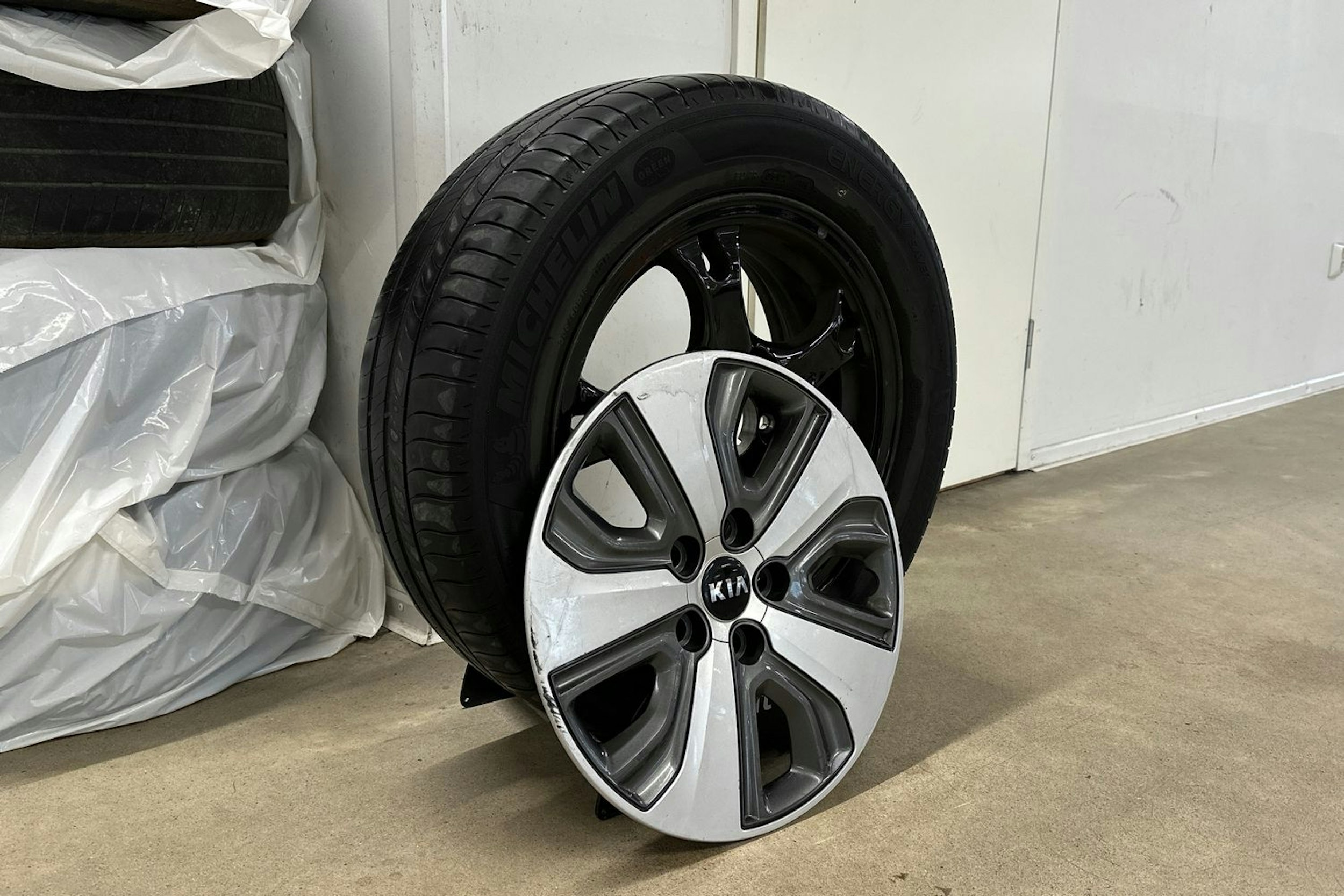 sininen Kia Niro 2019 kuva 13.