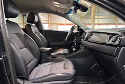 sininen Kia Niro 2019 kuva 14.